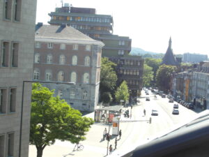 Der Blick auf den Hauptbahnhof aus meinem Fenster.